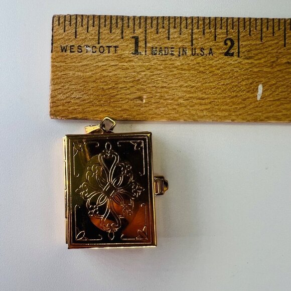 Vintage Gold-Plated Locket Necklace - Intricate Design - Holds Small Photos - Picture 2 of 5